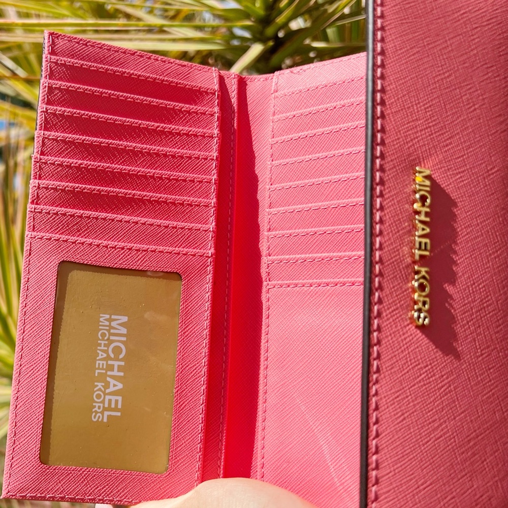 Michael Kors Wallet - Picture 4 of 6
